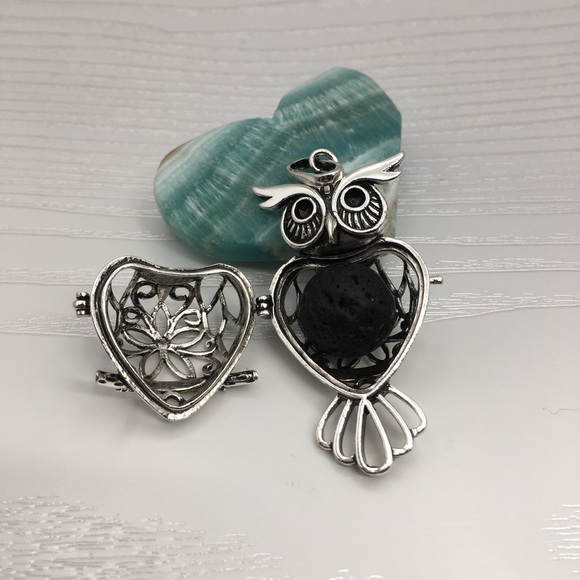 🦉Owl Aromatherapy Silver tone Locket.  Lava stone included. - Picture 2 of 2